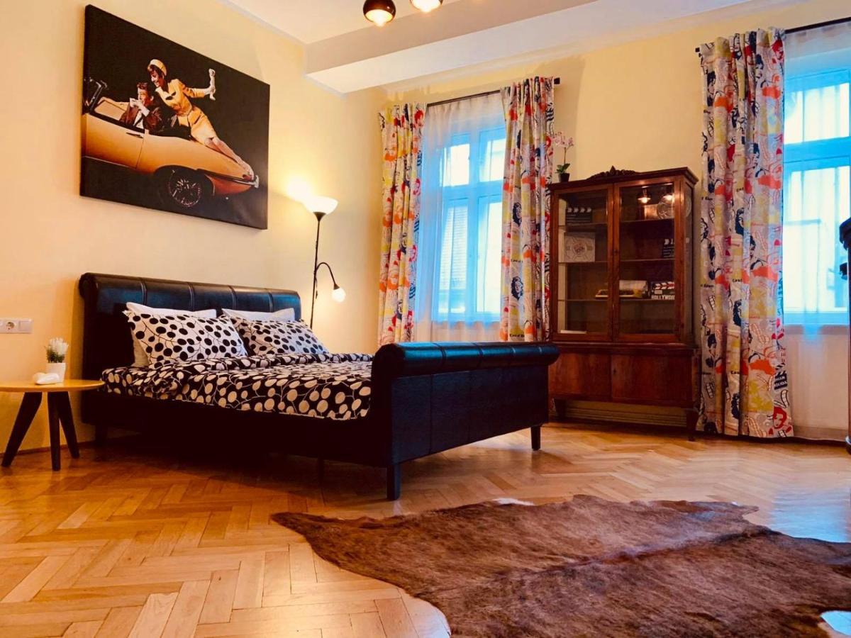 Cinematheque Ultracentral Apartment Сибиу Екстериор снимка